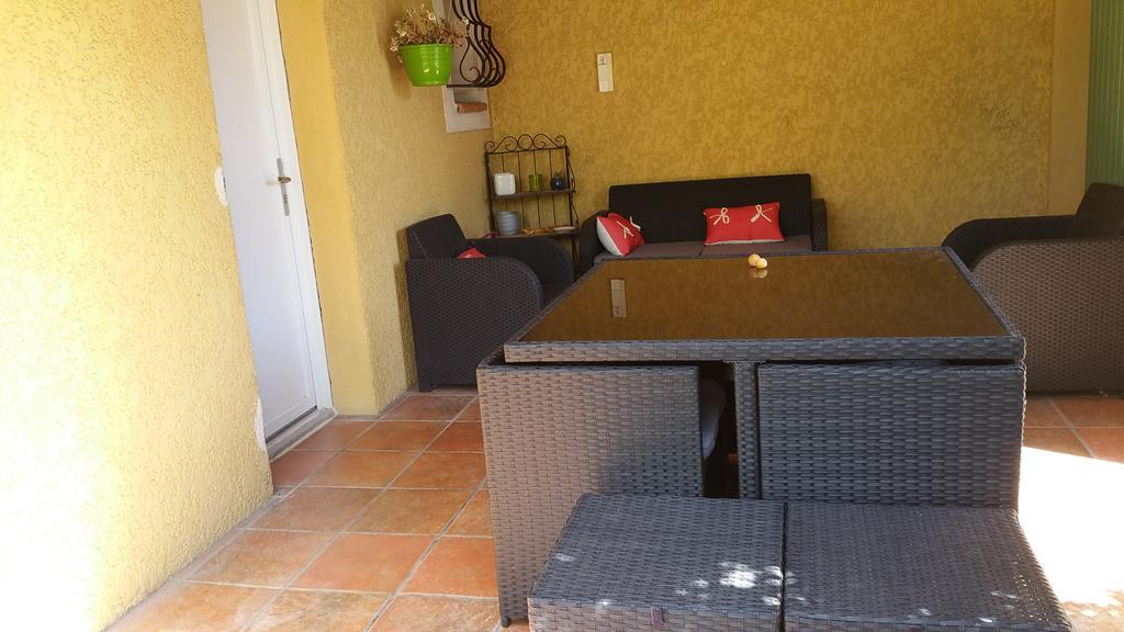 Petit Studio Au Calme Villa La Crau Exteriör bild